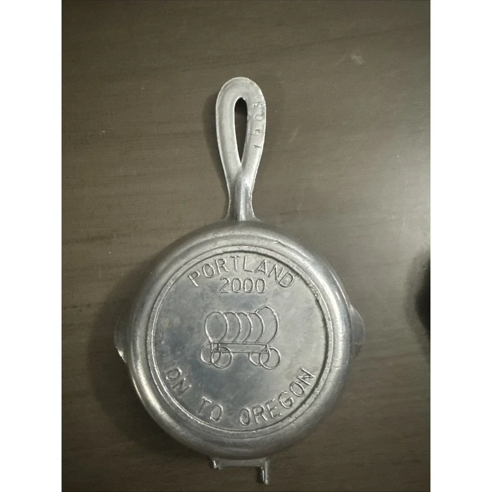 Mini Griswold‎ Commemorative Pan Portland Oregon 2000 G & Cica reproduction